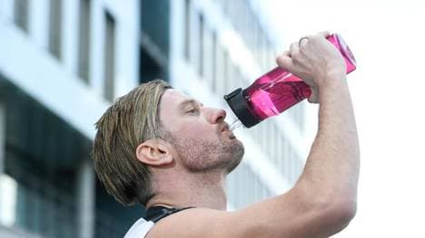 Wasser ist der beste und gesündeste Weg, den täglichen Flüssigkeitsbedarf zu decken