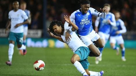 Vorerst außer Gefecht: Ricky-Jade Jones (r.)