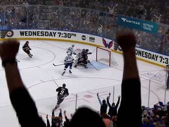 Die Buffalo Sabres und Tampa Bay Lightning haben ein spektakuläres Spiel in der NHL gespielt. Insgesamt fallen 15 Tore bei der Tor-Show in New York.