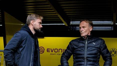 Hans-Joachim Watzke (r.) spricht weiter positiv über Kapitän Marcel Schmelzer