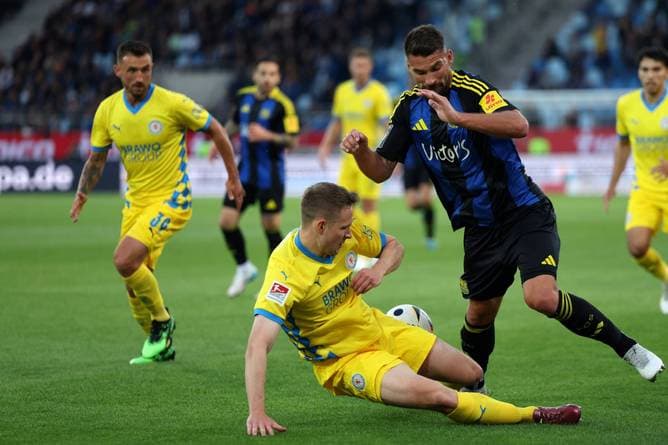 Relegation: Braunschweig legt vor