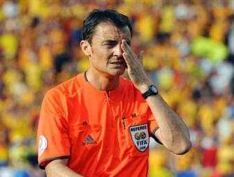 Langjähriger Top-Schiedsrichter kassiert Rote Karte