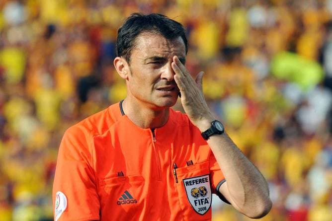 Langjähriger Top-Schiedsrichter kassiert Rote Karte