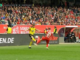 Großer Dämpfer im Aufstiegsrennen für den 1. FC Kaiserslautern. Die roten Teufel verlieren gegen die BVB-Reserve, auch wegen einem genialen Moment von Christian Viet.