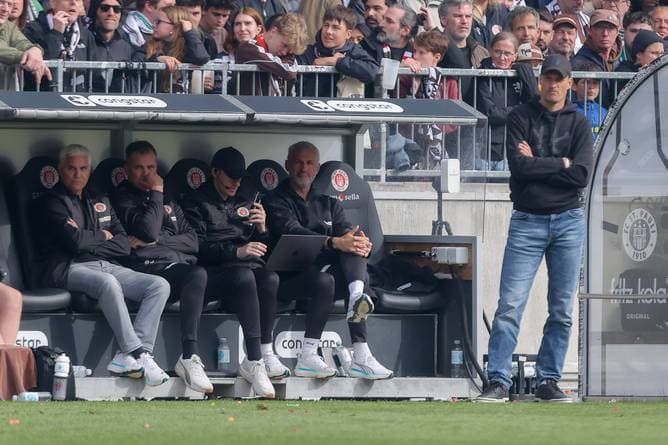 Bleibt dieser Trainer trotz Abstieg in der Bundesliga?