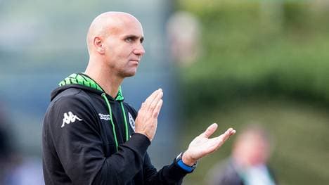 Gladbachs Coach Andre Schubert testet mit seinem Team live auf SPORT1