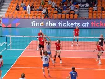 Deutschlands Volleyballerinnen feiern gegen Tschechien den ersten EM-Erfolg. Das Team um Louisa Lippmann zeigt dabei aber immer wieder Nerven.