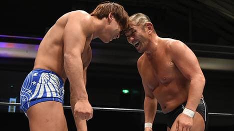 G1-Sieger Kota Ibushi (l.) im Duell mi Minoru Suzuki