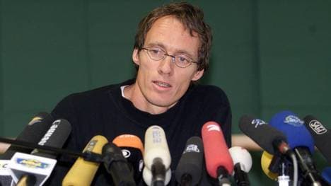 Dieter Baumann bei der Pressekonferenz nach der Dopingtest-Enthüllung