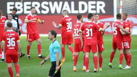 Nach dem Sieg gegen Stuttgart feierten die Unioner Fans 