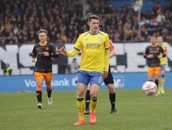 Klaffende Wunde! Horror-Verletzung in der 2. Liga