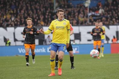 Klaffende Wunde! Horror-Verletzung in der 2. Liga