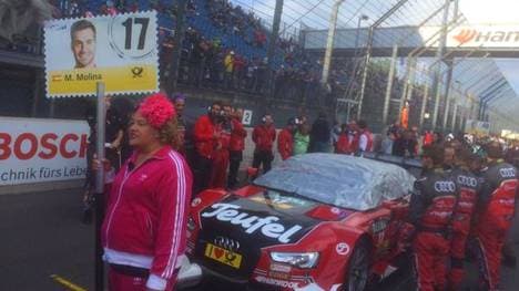 Cindy aus Marzahn versucht sich auf dem Lausitzring als Grid Girl