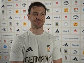 Timo Boll verliert mit dem Team das Viertelfinale in Paris und verabschiedet sich von der internationalen Bühne. Im Anschluss verrät er seine Zukunftspläne.