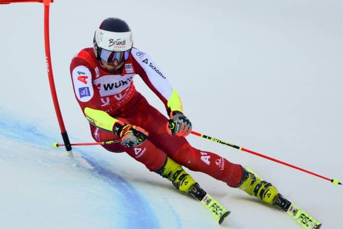 Brennsteiner führt im Riesenslalom