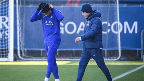 Kylian Mbappé (l.) und PSG-Coach Christophe Galtier im Training