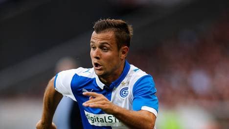 Amir Abrashi läuft dem Ball hinterher bei LOSC Lille v Grasshopper Club  - UEFA Champions League Third Qualifying Round: Second Leg
