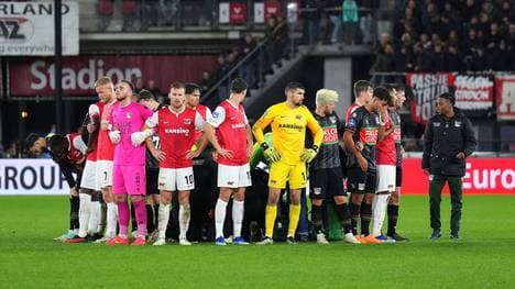 Seine Mitspieler stellten sich schützend vor Dost, als dieser einen Herzstillstand erlitt