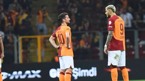 Dries Mertens (l.) und Mauro Icardi spielen bei Galatasaray