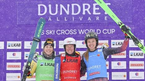 Daniela Maier (l.) feiert mit Sandra Näslund