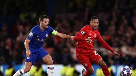 Serge Gnabry (r.) und seine Kollegen gehen mit einem beruhigenden Vorsprung ins Rückspiel