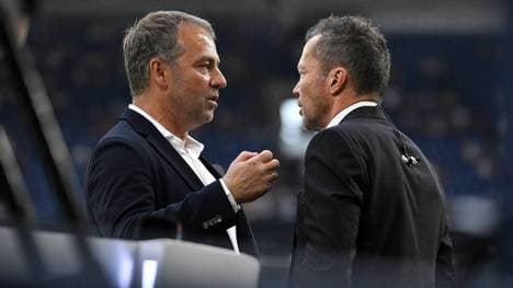 Hansi Flick und Lothar Matthäus im Austausch