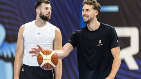 Wagner (r.) beim Training in Riga