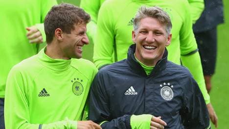 Bastian Schweinsteiger (r.) wird gegen Nordirland wohl spielen