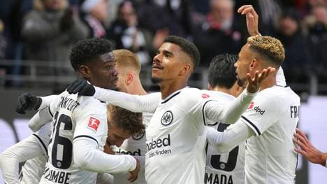 Ansgar Knauff (M.) brilliert für Eintracht Frankfurt, ist von Borussia Dortmund ausgeliehen