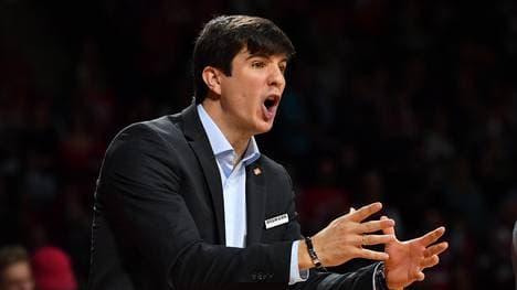 Trainer Pedro Calles will mit Rasta Vechta gegen Brose Bamberg in den BBL-Playoffs nachlegen