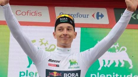 Freut sich über sein weißes Rad-Trikot: Red Bulls Ex-Biathlet Florian Lipowitz