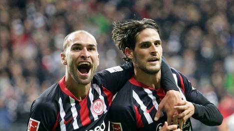 Goncalo Paciência (r., mit Bas Dost) steht bei Schalke hoch im Kurs