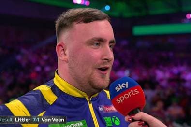 Im Moment des Triumphs denkt Littler an zwei Legenden