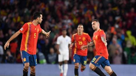 Hier bejubelt Paco Alcacer (r.) sein zehntes Tor in den vergangenen Wochen