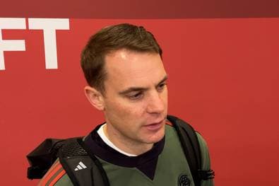 Herr Neuer, wie hält man Lennart Karl am Boden?