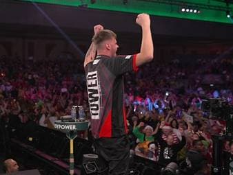 Dom Taylor gewinnt sein Debüt im Ally Pally hochverdient mit 3:0 in Sätzen und verliert im ganzen Spiel nur ein Leg gegen Oskar Lukasiak.