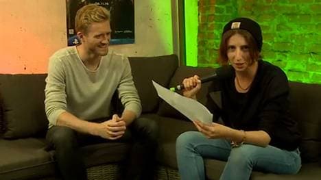 Andre Schürrle (l.) im Interview mit Sofia Kats