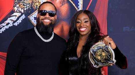 Naomi (mit Jimmy Uso) erwägt, bei WWE zu pausieren und Mutter zu werden