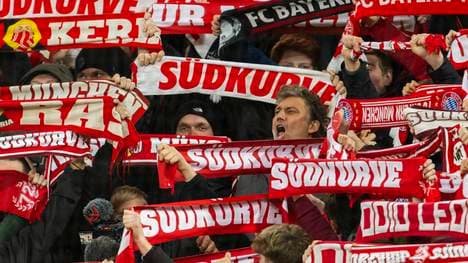 Startenor Jonas Kaufmann singt in der Südkurve