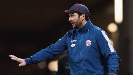 Sandro Schwarz trainiert die erste Mannschaft der Mainzer seit Juli 2017