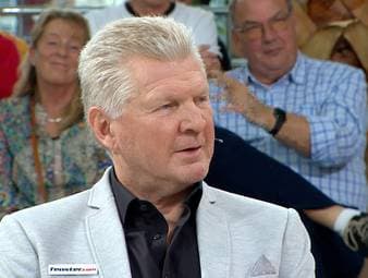Borussia Mönchengladbach verlängerte unter der Woche mit dem verletzten Kapitän Tim Kleindienst. SPORT1-Experte Stefan Effenberg übernimmt kurzerhand die Rolle des Moderators im Gespräch mit Sportchef Rouven Schröder.