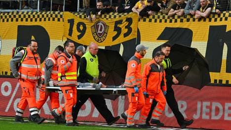 Felix Götze wurde in Dresden vom Platz getragen