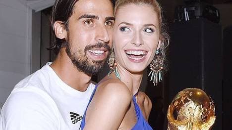 Sami Khedira kann seine Lena Gercke bald wieder in den Armen halten.