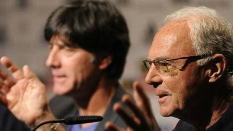 Beckenbauer (r.) kann Löw verstehen
