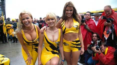 Melinda Messenger, Emma Noble und Katie Price (v.l.) bildeten in der Formel 1 ein berühmtes Grid-Girl-Trio