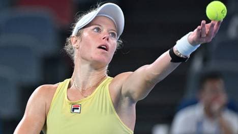 Laura Siegemund beim Aufschlag in Wuhan