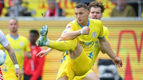 Können die Löwen (im Bild: Sven Köhler) die Saison mit einem Sieg im Braunschweig Düsseldorf Tipp mit dem Klassenerhalt krönen?