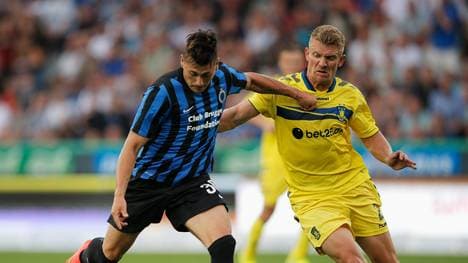 Nicolas Castillo vom FC Brügge schießt