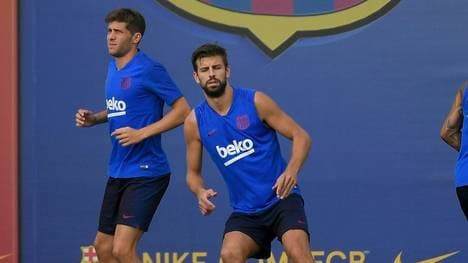Gerard Pique (r.) und Sergi Roberto fallen länger aus