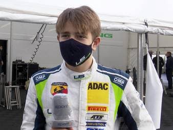 Formel-4-Nachwuchsfahrer Tim Tramnitz von US Racing unterstreicht seine positive Entwicklung. Am Nürburgring holt er sich mit einem starken Überholmanöver Platz 5 und führt weiterhin die Rookie-Wertung an.